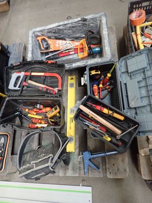 a lot of tools that are sitting on a pallet