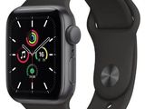 Apple Watch Series 5 GPS 44 mm, boîtier en aluminium gris sidéral avec bracelet Sport noir