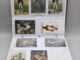 un livre ouvert avec des photos de personnes