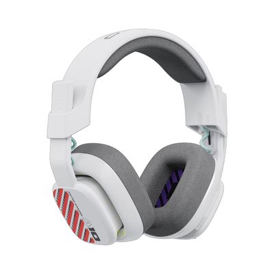 un gros plan sur un casque audio posé sur une surface blanche