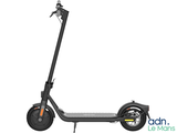 une image d'un scooter est représentée sur un fond blanc