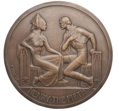 un gros plan sur une médaille de bronze représentant un homme et une femme