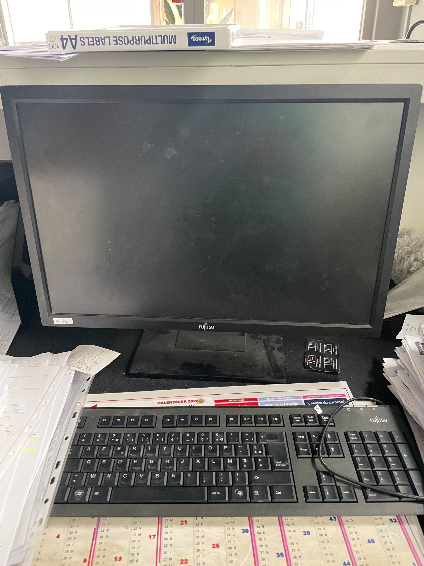 Micro-ordinateur FUJITSU (unité et écran) et téléphone sans …