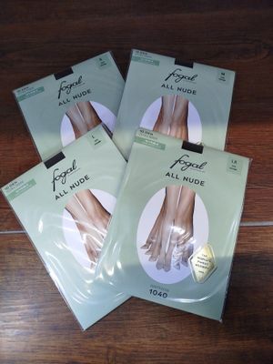 Lot de 35 paires de collants de la marque FOGAL (produits de…
