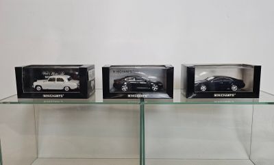 3 véhicules miniatures de marque (Minichamps) dont : - Jagua…