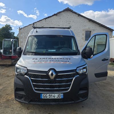 a van that is parked in front of a building