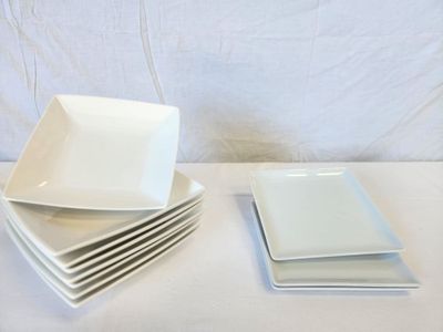 a lot of plates stacked on top of each other on a table