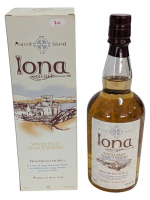 une bouteille de whisky écossais Lona à côté d'une boîte