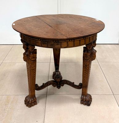 Guéridon tripode à décor de bustes de jeunes femmes se termi… - Photo 1