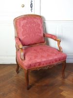 Réunion de DEUX FAUTEUILS en noyer mouluré et sculpté à doss… (photo 5)