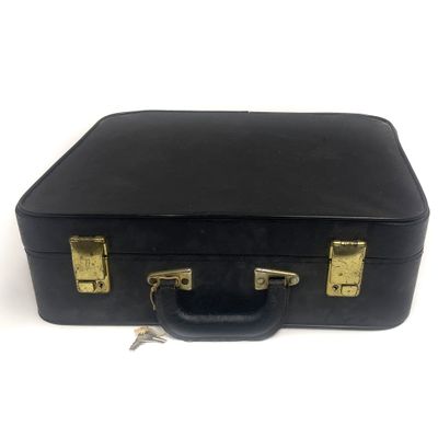 Valise de forme rectangulaire en cuir noir, doublure en tiss…