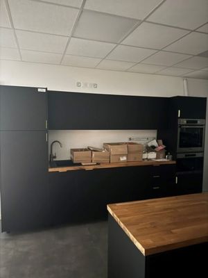 1 cuisine équipée environ 3m comprenant