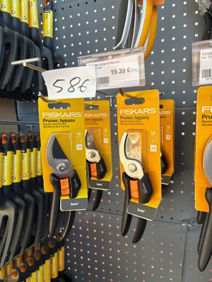 many different types of pliers on display in a store