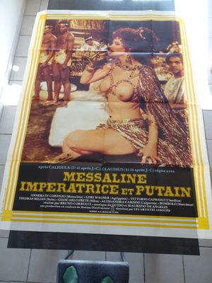 une affiche accrochée au mur de toilettes publiques