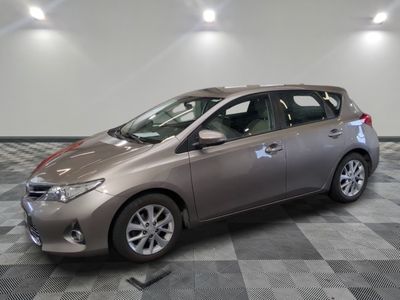 a picture of a silver toyota sienna parked in a garage
