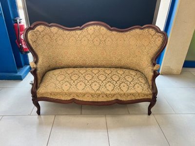 a couch that is sitting on the floor in the room