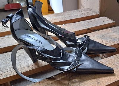 47 / Paire de chaussures à talons - SAN MARINA - Point…