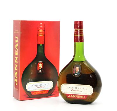 une photo représentant une bouteille de brandy à côté d'un carton de vin