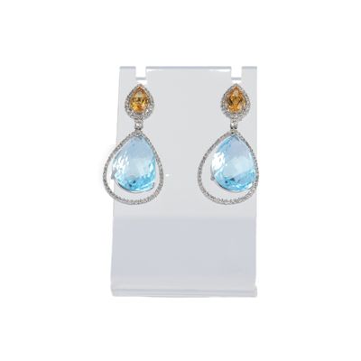 une paire de boucles d'oreilles en topaze bleue et en citrine
