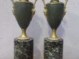 deux vases superposés