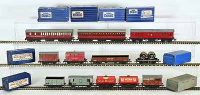 HORNBY DUBLO, Ho, ensemble de 12 wagons en tôle lithographiée, en l'ét - Photo 1