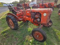 Tracteur agricole VENDEUVRE. Modèle BOB 500.