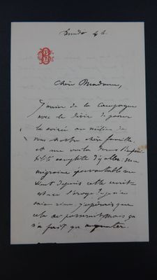 gros plan d'une lettre écrite à la main sur un morceau de papier