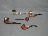 cinq types différents de cendres de pipe sur une surface grise