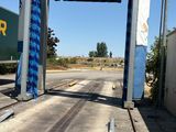 an image of a car wash station on the side of the road