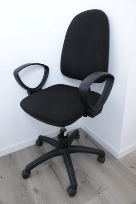 a black office chair that is sitting on the floor