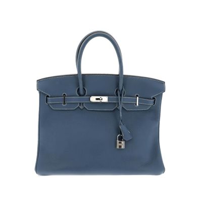 un sac à main en cuir bleu sur fond blanc