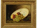 tableau représentant une assiette de fruits et de raisins posée sur une table