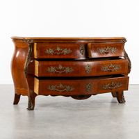 Une commode « tombeau », en placage de palissandre, marquete… (photo 4)