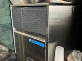 a machine that is sitting on a counter in a kitchen