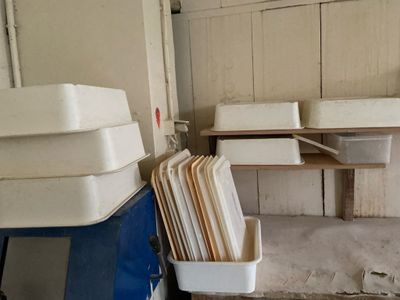 16 bacs avec couvercles Vente à l'Hôtel des ventes - 26 bis …