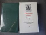 deux livres posés l'un à côté de l'autre sur une table