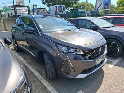 le nombre de voitures garées dans un parking