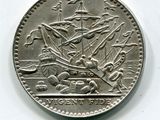 l'image d'une pièce de monnaie sur laquelle figure un bateau, sur un fond blanc