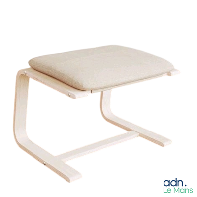 un petit tabouret blanc avec un coussin dessus