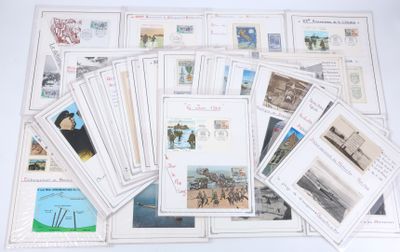 Il y a de nombreux types de timbres différents sur cette table