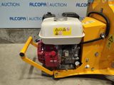 a small machine that is sitting on the ground