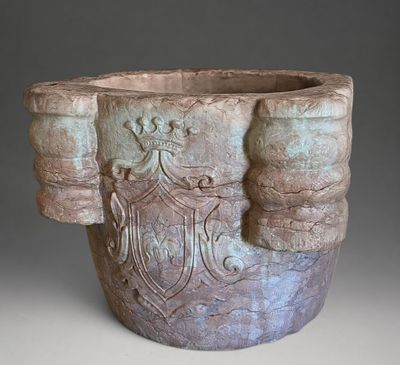 Mortier armorié avec fleur de lys, France, XVIIe siècle
