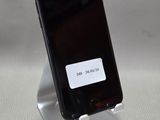 un téléphone portable posé sur un support