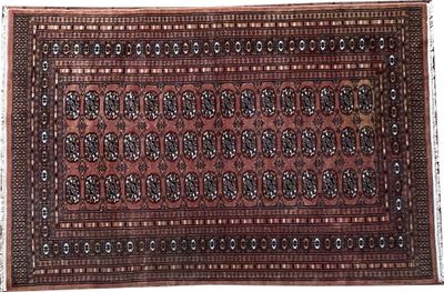 BOUKHARA Tapis en laine, très finement noué à la main, à déc…