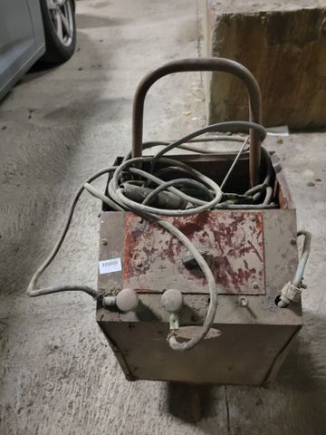 Poste à souder ancien. Visite à l’étude le mardi 10 février de 11...