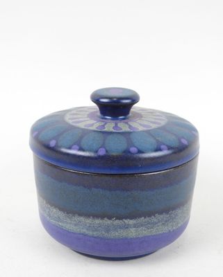 KMK, Germany West, XXe. Boite circulaire en faïence à décor …