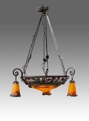 Muller Frères à Lunéville Importante suspension à trois tuli…