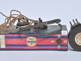 un vieux tourne-disque sur lequel est posée une ficelle