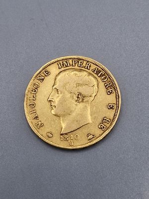 gros plan d'une pièce d'or sur laquelle figure le visage d'un homme