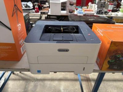 Une imprimante Xerox B210 avec périphérique.